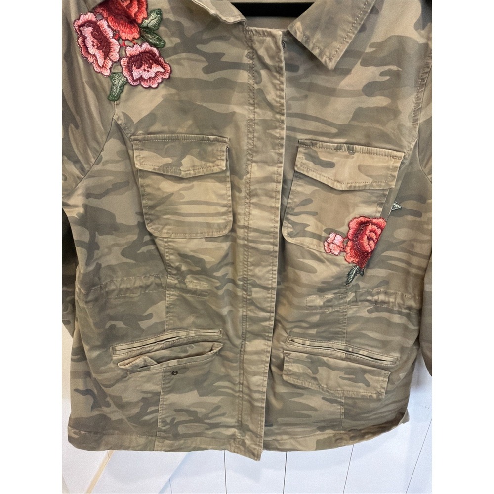 True Craft Army Camo  Jacket with Embroidered Flowers Size 1x - Picture 5 of 9